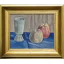 Deux pommes et mazagran sur nappe bleue